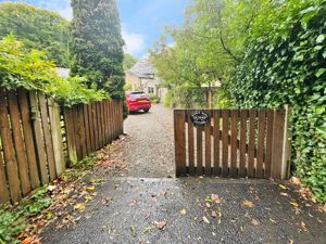 Entrance to driveway- click for photo gallery